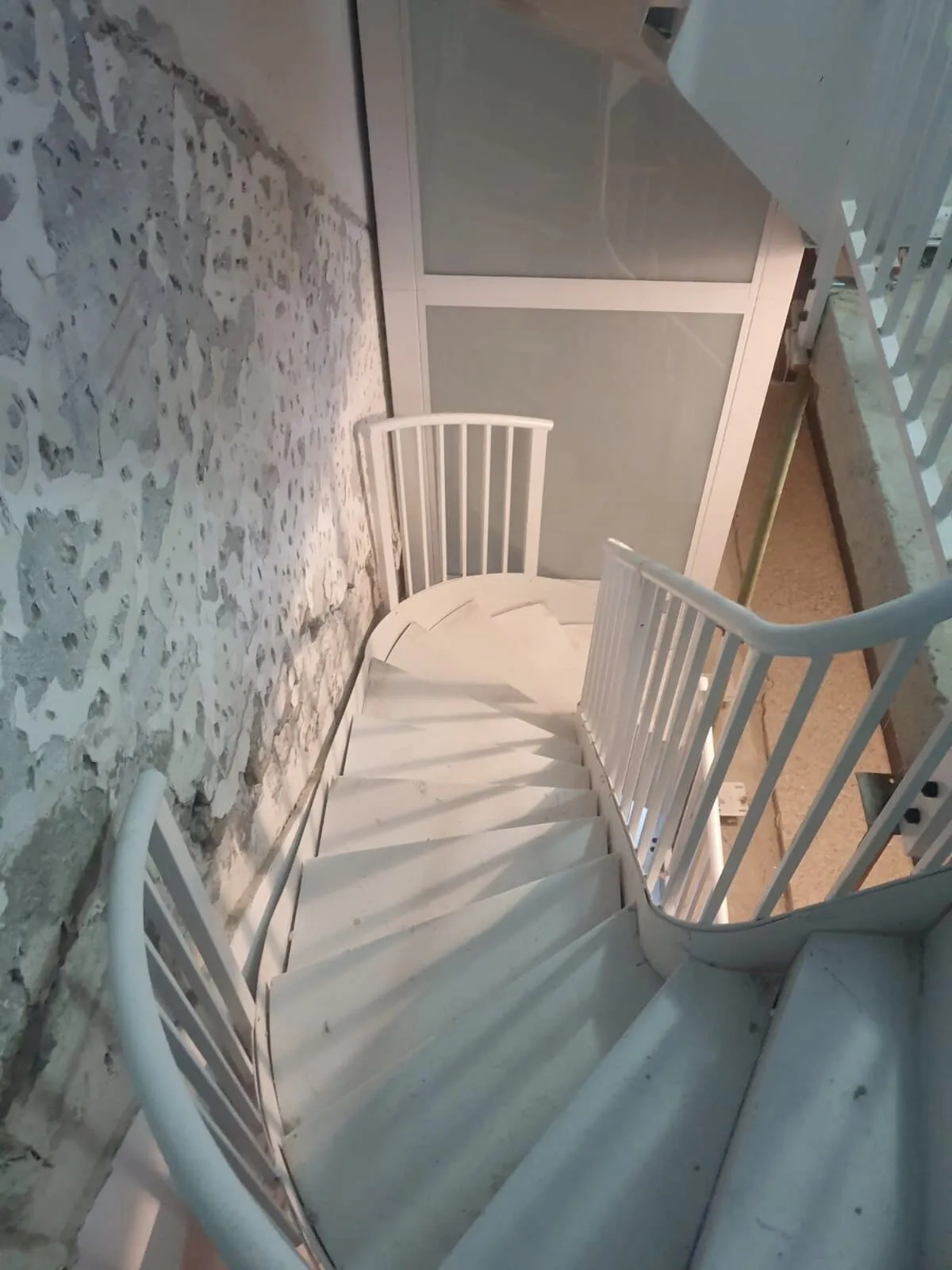Derribo y reconstrucción de escalera